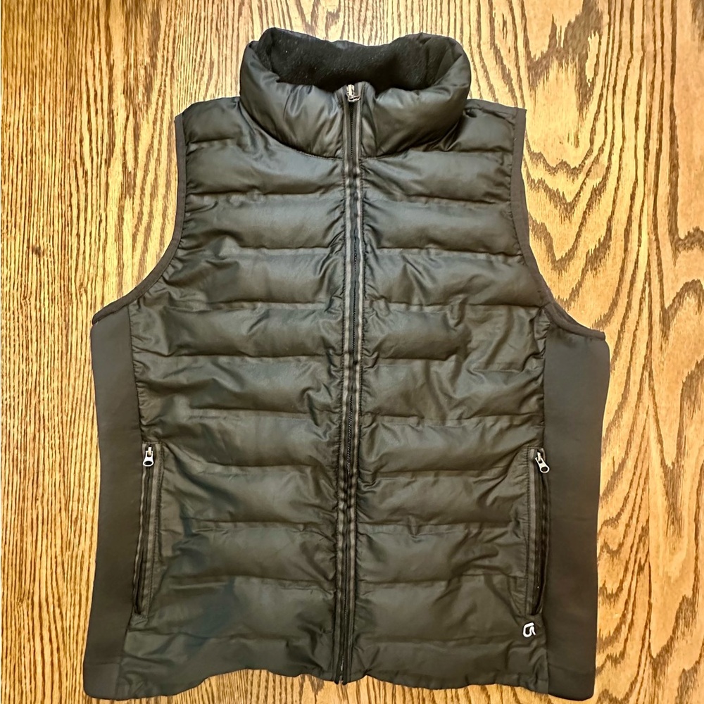 Gap Fit women’s black puffer vest size large full zip zipper pockets